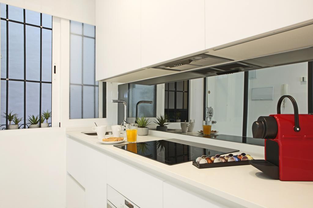 Atocha Hub Apartment Madrid Bagian luar foto