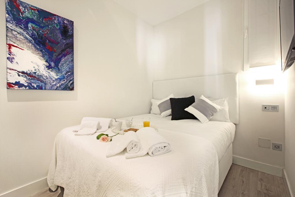 Atocha Hub Apartment Madrid Bagian luar foto