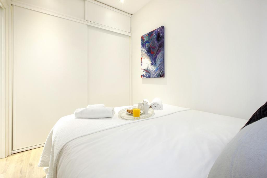 Atocha Hub Apartment Madrid Bagian luar foto