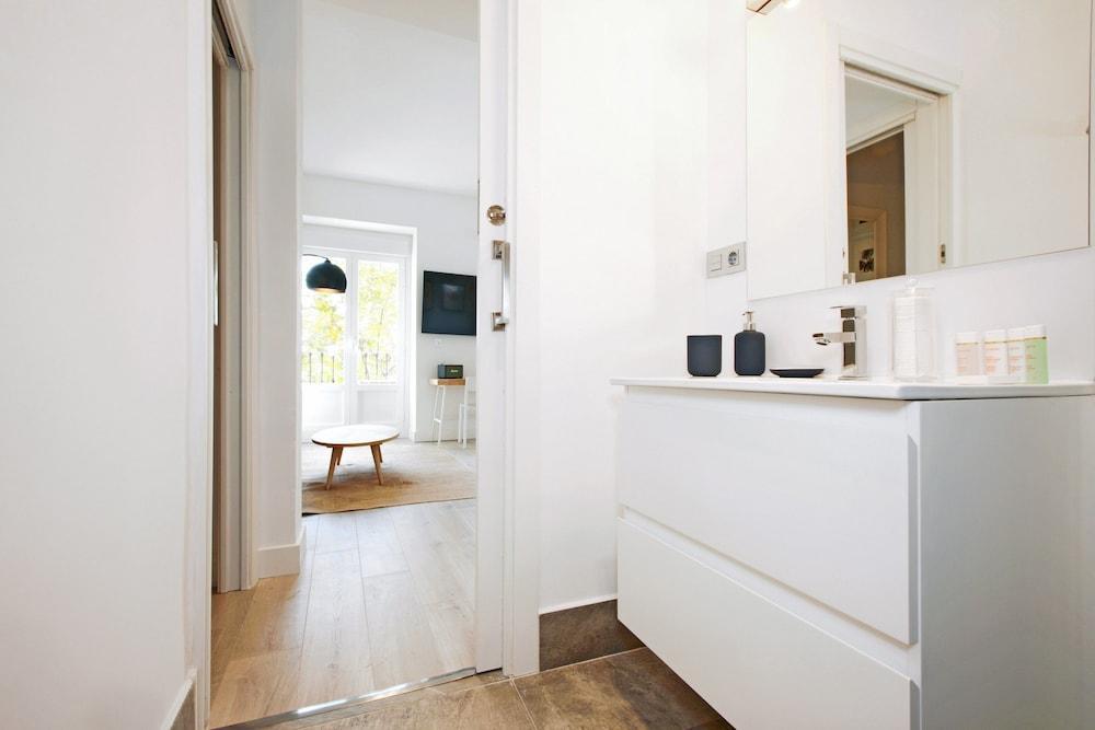 Atocha Hub Apartment Madrid Bagian luar foto